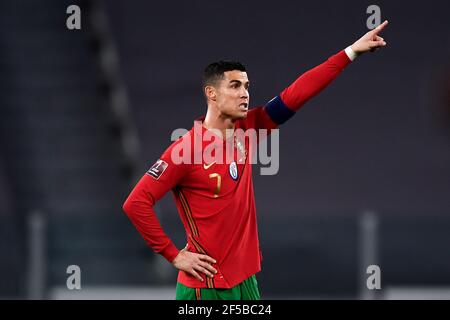 Torino, Italia - 24 marzo 2021: Cristiano Ronaldo del Portogallo gesti durante la Coppa del mondo FIFA 2022 Qatar qualificante partita di calcio tra Portogallo e Azerbaigian. Il Portogallo affronta l'Azerbaigian in un luogo neutrale a Torino a porte chiuse per impedire la diffusione delle varianti Covid-19. Il Portogallo ha vinto 1-0 sull'Azerbaigian. Credit: Nicolò campo/Alamy Live News Foto Stock