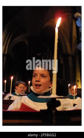 Salisbury Cath. Coro durante una registrazione di canzoni di lode.pic David Sandison 4/12/2002 Foto Stock