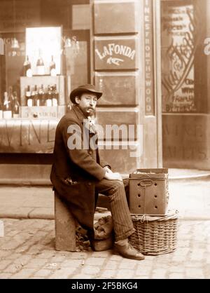 Un venditore di castagne arrosto, periodo vittoriano Foto Stock