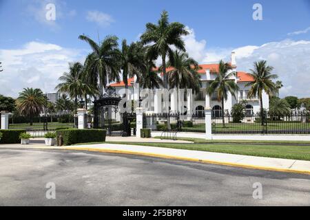 Flagler Museum, Palm Beach, Florida - la façade della casa conosciuta anche come Whitehall, ex casa del pioniere ferroviario Henry Morrison Flagler Foto Stock
