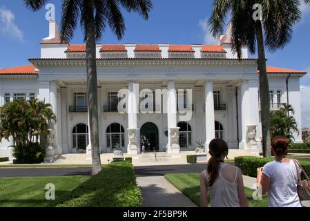 Flagler Museum, Palm Beach, Florida - la façade della casa conosciuta anche come Whitehall, ex casa del pioniere ferroviario Henry Morrison Flagler Foto Stock