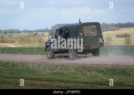 Esercito britannico Land rover difensore 4x4 convertito ambulanza campo Foto Stock