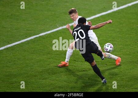 Duisburg, Germania. 25 marzo 2021. Possibilità di successo: Serge Gnabry (Germania). GES/Fussball/WM-Qualifikation: Germania - Islanda, 25.03.2021 Calcio/Calcio: Coppa del mondo match di qualificazione: Germania vs Islanda, Duisburg, Germania, 25 marzo 2021 | usage worldwide Credit: dpa/Alamy Live News Foto Stock