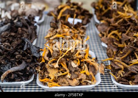 VIC mercato settimanale, prodotti freschi e biologici, Barcellona, Catalogna, Spagna. Foto Stock