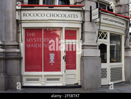 Negozio di cioccolatini rococo visto nel centro di Londra, il centro commerciale Royal Exchange. Foto Stock