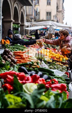 VIC mercato settimanale, prodotti freschi e biologici, Barcellona, Catalogna, Spagna. Foto Stock