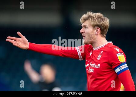 Joe Worrall di Nottingham Forest durante lo Sky Bet Championship Dietro porte chiuse si trovano Wycombe Wanderers e Nottingham Forest Ad Adams Pa Foto Stock
