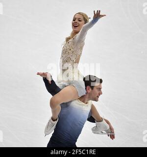 STOCCOLMA 20210325 Alexa Knierim e Brandon Frazier degli Stati Uniti durante la finale di pattinaggio gratuito Pairs nel campionato mondiale di pattinaggio a figure ISU in Svezia giovedì 25 marzo 2021. Foto Anders Wiklund / TT kod 10040 ***SWEDEN OUT*** Foto Stock