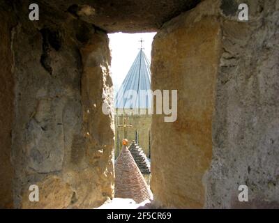 Vista sulla torre della fortezza di Ananuri Foto Stock