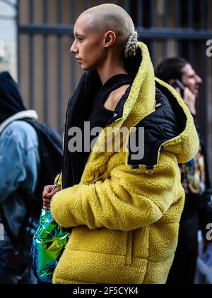 MILANO - Febbraio 20 2019: Donne in strada a Milano. Foto Stock