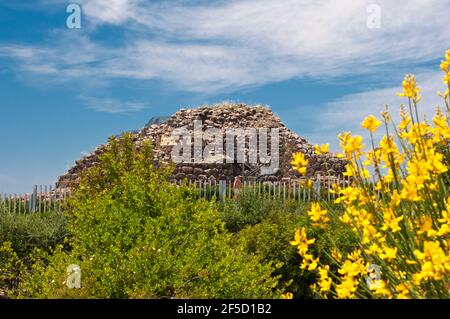 Barumini, Sardegna, Italia. Veduta del complesso nuragico archeologico di su Nuraxi di Barumini. Patrimonio dell'umanità dell'UNESCO Foto Stock