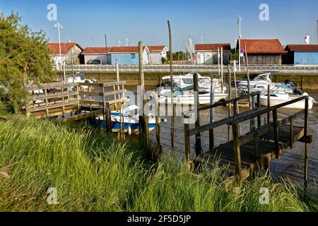 Porto di Audenge, comune è un sito sulla costa nord-orientale della baia di Arcachon, nel dipartimento della Gironda nel sud-ovest della Francia. Foto Stock