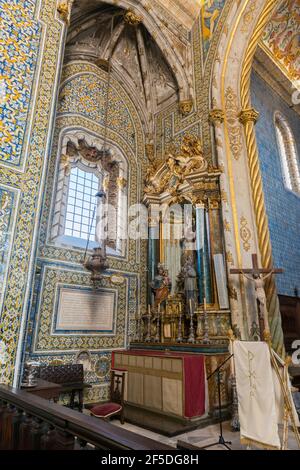 Particolare interno della cappella di Sao Miguel nell'università di Coimbra, Portogallo. Foto Stock