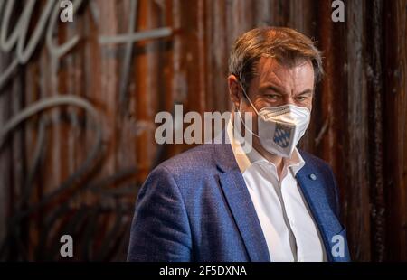 Monaco, Germania. 26 Marzo 2021. Markus Söder, leader del partito della CSU e presidente del ministro bavarese, partecipa a una conferenza stampa dopo la videoconferenza del comitato esecutivo della CSU. Credit: Peter Kneffel/dpa/Alamy Live News Foto Stock