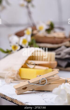 Zero spilla di vestiti di legno di spreco Foto Stock