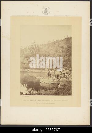 Vista sul lago Apache, Sierra Blanca Range, Arizona. Due Scout Apache in primo piano.. Timothy H. o'Sullivan (americano, circa 1840 - 1882) Foto Stock