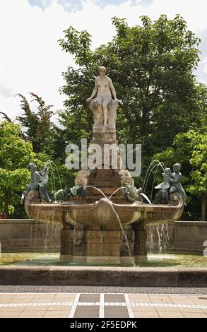 Fontana da favola (Frankfurter Marchenbrunnen) in piazza Willy-Brandt a Francoforte sul meno. Germania Foto Stock