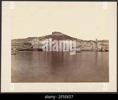 Napoli, dal mare. Giorgio Sommer (italiano, nato in Germania, 1834 - 1914) Foto Stock