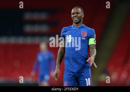 Londra, Regno Unito. 25 Marzo 2021. Raheem Sterling of England in Action.qualificazione Coppa del mondo FIFA, partita gruppo i, Inghilterra contro San Marino al Wembley Stadium di Londra giovedì 25 marzo 2021. Questa immagine può essere utilizzata solo per scopi editoriali. Solo per uso editoriale, è richiesta una licenza per uso commerciale. Nessun utilizzo nelle scommesse, nei giochi o nelle pubblicazioni di un singolo club/campionato/giocatore. pic di Andrew Orchard/Andrew Orchard sports photography/Alamy Live news Credit: Andrew Orchard sports photography/Alamy Live News Foto Stock