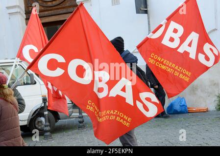 Roma, Italia. 26 Marzo 2021. COBAS bandiere di credito: Agenzia indipendente di foto / Alamy Live News Foto Stock