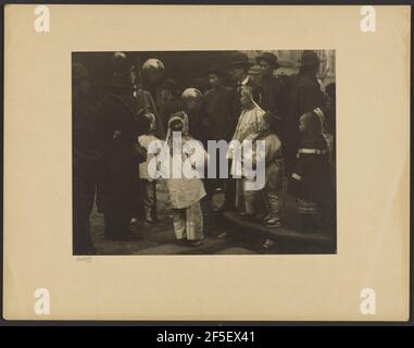 Parata, Chinatown. Arnold Genthe (americano, nato Germania, 1869 - 1942) Foto Stock