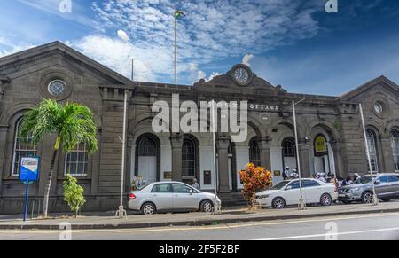 Port Louis, Mauritius, 2018 maggio - esterno dell'edificio principale dell'ufficio postale situato in un edificio in pietra del XVIII secolo. Foto Stock