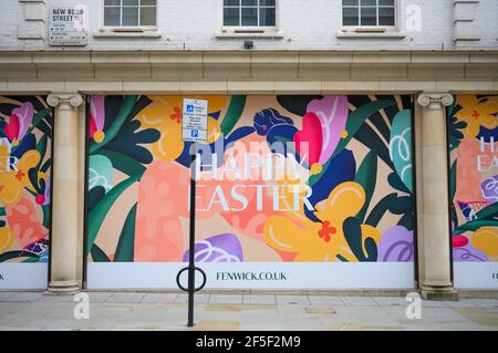 Fenwicks, negozi di lusso chiusi durante la chiusura del Covid-19 il 26 marzo 2021 a Bond Street di Londra Foto Stock