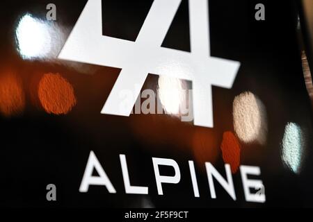 Sakhir, Bahrein. 26 Marzo 2021. Logo Alpine F1 Team. Gran Premio del Bahrain, venerdì 26 marzo 2021. Sakhir, Bahrein. Credit: James Moy/Alamy Live News Foto Stock