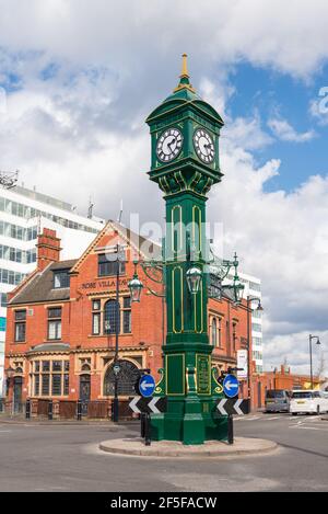 L'orologio Chamberlain è un orologio in ghisa di grado 2 edoardiano nel quartiere dei gioielli di Birmingham ed è stato recentemente restaurato Foto Stock