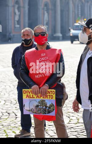 Napoli, Campania, Italia. 15 maggio 2019. 26/03/2021 Napoli, gli operai del circo e quelli del Luna Park scesi per le strade di Napoli per protestare contro la chiusura Credit: Fabio Sasso/ZUMA Wire/Alamy Live News Foto Stock