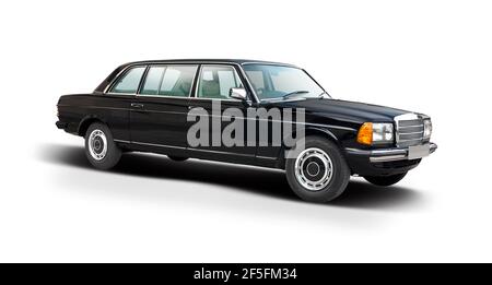 Classica limousine nera isolata su sfondo bianco Foto Stock