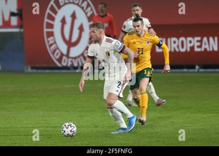 Toby Alderweireld del Belgio e Gareth Bale dei walles durante la Coppa del mondo FIFA 2022, la partita di calcio del gruppo e dei qualificatori tra il Belgio e il Galles il 24 marzo 2021 al King Power al Den Dreef Stadion di Leuven, Belgio - Foto di Laurent Lairys / ABACAPRESS.COM Foto Stock