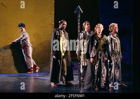 l-r: Bonaventura Bottone (Loge), Willard White (Wotan), Gerard Quinn (Donner), Felicity Palmer (Fricke), Justin Lavender (Froh) in DAS RHEINGOLD di Wagner al Teatro Royal, Glasgow 27/01/1989 un direttore di produzione d'opera scozzese: John Mauceri design: Nigel Lowery & David Hamilton regista: David Lowery & David Hamilton Richard Jones Foto Stock