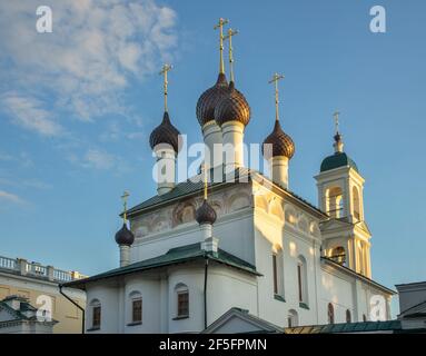 Cattedrale di Atanasio e Cirillo nel monastero di Cirillo-Atanasievskij a Yaroslavl. Russia Foto Stock