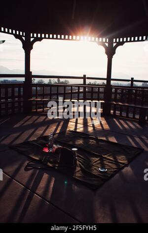 picnic con vista soleggiata Foto Stock