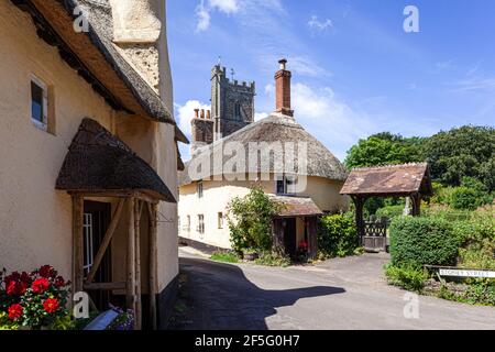 Cottage tradizionale nel villaggio di Exmoor di Luccombe, Somerset REGNO UNITO Foto Stock