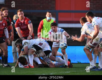 Kingsholm Stadium, Gloucester, Gloucestershire, Regno Unito. 26 Marzo 2021. Rugby, Gloucester contro Exeter Chiefs; Sam Hidalgo-Clyne di Exeter Chiefs passa da un ruck Credit: Action Plus Sports/Alamy Live News Foto Stock