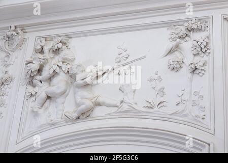 Intonaco decorativo interno al Rundale Palace, Lettonia Foto Stock