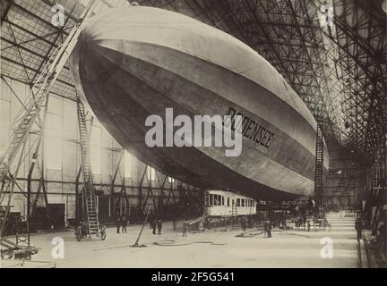 Nave aerea rigida Bodensee. Fédèle Azari (italiano, 1895 - 1930) Foto Stock