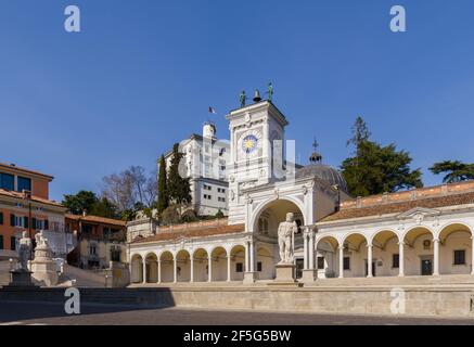 Udine, Italia 24 marzo 2021 - la monumentale Piazza della Libertà libertà rinascimentale, punto di riferimento della città di Udine Foto Stock