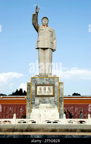 Monumento del leader cinese - Mao TSE-tung nel centro di Lijiang, provincia di Yunnan, Cina. Foto Stock