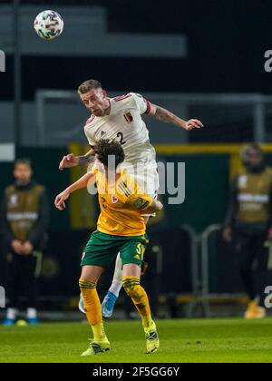 LEUVEN, BELGIO - MARZO 24: Toby Alderweireld del Belgio e Neco Williams del Galles durante la partita di qualificazione della Coppa del mondo tra Belgio e Galles a. Foto Stock