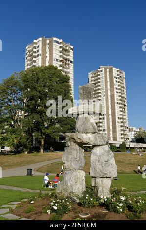 Un monumento inukshuk inuit nella English Bay, Stanley Park, Vancouver Foto Stock