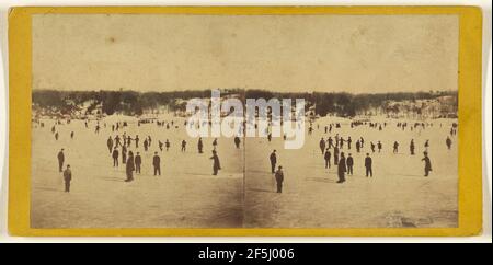 Central Park, New York. (Istantaneo.) Scena di pattinaggio in Central Park, Inverno 1866.. Edward e Henry T. Anthony & Co. (Americano, fondato nel 1862, fuso nel 1902) Foto Stock