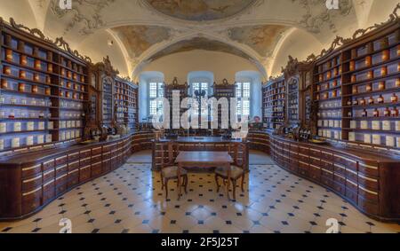 Farmacia rococò dell'ospedale Juliusspital, Würzburg, Germania Foto Stock