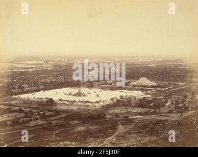 Vista generale di Mandalay dalla collina di Mandalay che mostra le 450 Pagode e l'incomparabile Pagoda. Felice Beato (italiano, nato Italia, 1832 - 1909) Foto Stock