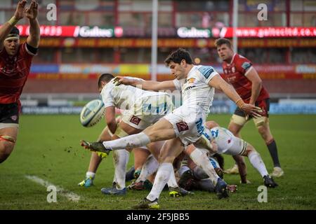 Gloucester, Regno Unito. 26 Marzo 2021. Sam Hidalgo-Clyne N. di Exeter Chiefs calcia la palla trasparente per Exeter Chiefs a Gloucester, Regno Unito il 26/2021. (Foto di Gareth Dalley/News Images/Sipa USA) Credit: Sipa USA/Alamy Live News Foto Stock