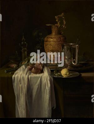 Ancora vita con Ewer, navi e melograno. Willem Kalf (olandese, 1619 - 1693) Foto Stock