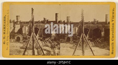 Vista interna di Fort Sumter, preso il 1861 aprile, il giorno dopo la sua evacuazione da parte del maggiore Anderson. George N. Barnard (americano, 1819 - 1902) Foto Stock