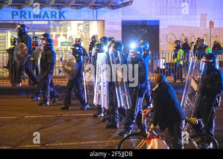 Bristol, Regno Unito. 27 Marzo 2021. I manifestanti scendono per la terza volta in piazza nel centro di Bristol per dimostrare la proposta di legge sulla polizia, sul crimine e sulle sentenze. Credit: Natasha Quarmby/Alamy Live News Foto Stock